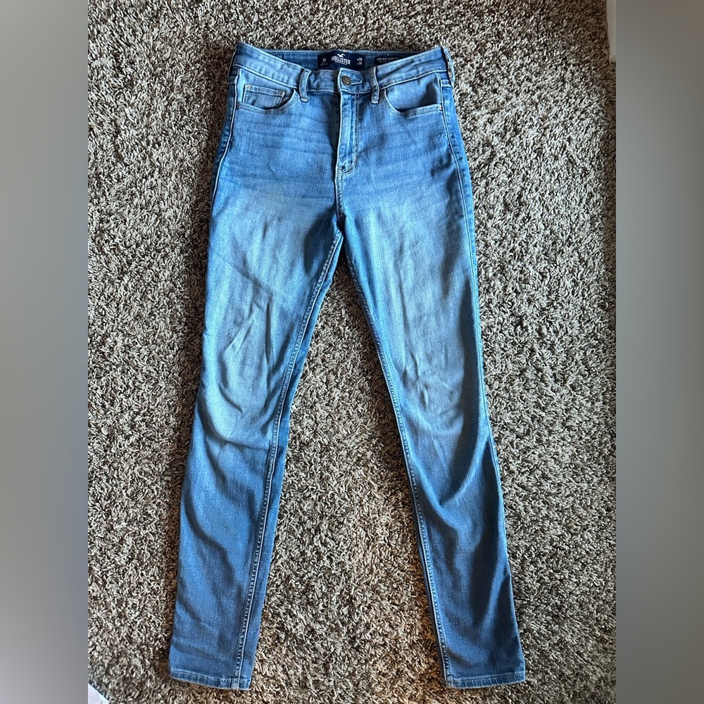 Hollister light wash skinny jeans size 3 (fits like a 4/5)